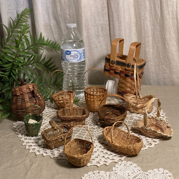 12 Miniature Small Woven Baskets - Picture 7 of 16